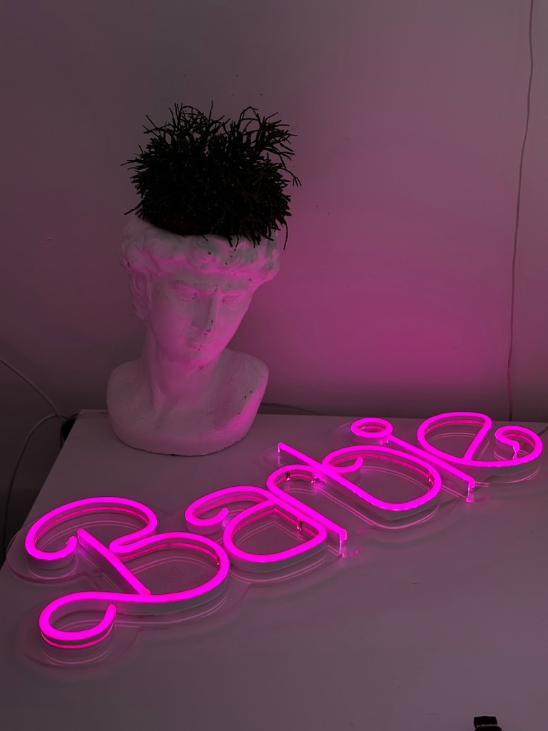 jpeg-optimizer_2B361774-00E8-433C-B73D-8E4C5126429D_1_105_c "Barbie" Neon Led - obrazek 1