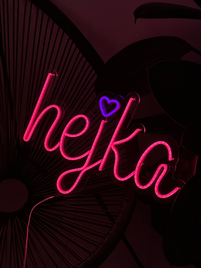 jpeg-optimizer_9C8153A4-5773-497D-A036-D8CC5F8CC22A_1_105_c "Hejka" Neon Led - obrazek 1
