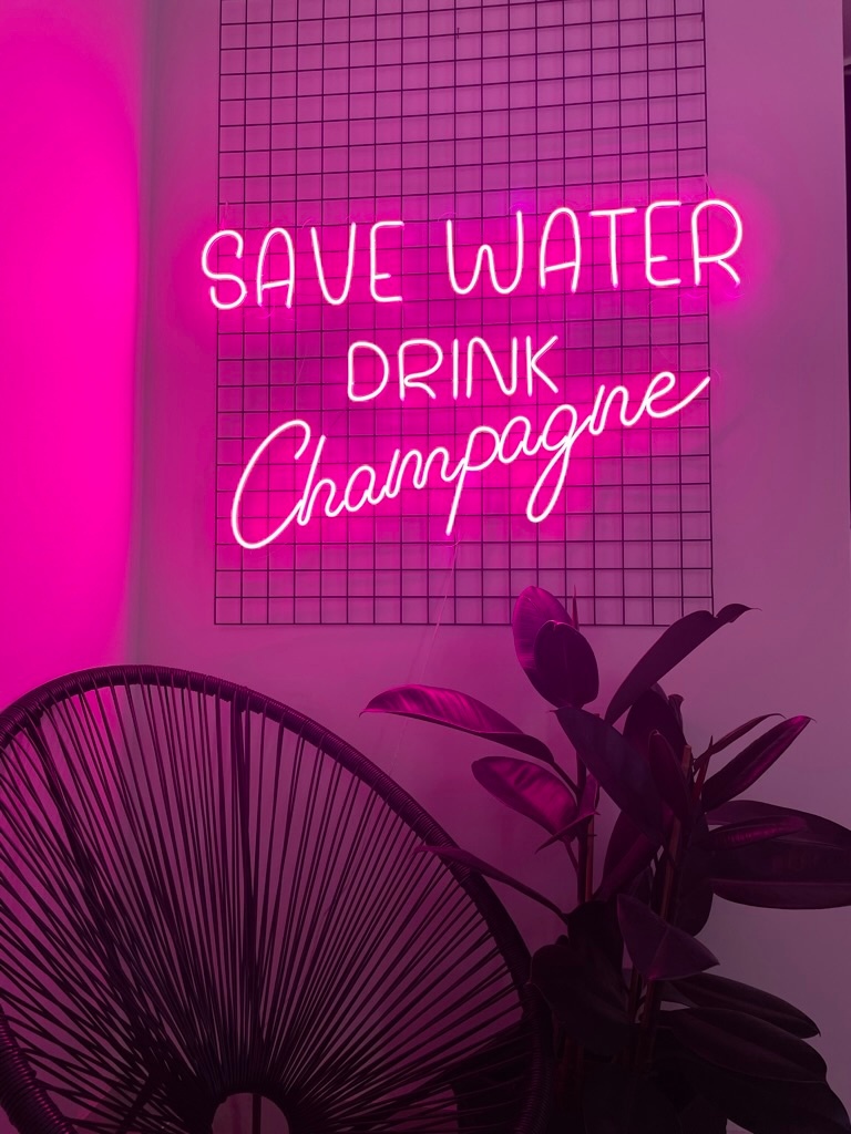 jpeg-optimizer_D70641E8-56AA-47B7-8A46-C7AC2F2ACE16_1_105_c "Save water drink champagne" Neon Led - obrazek 1