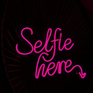 "Selfie here" Neon Led - obrazek 4