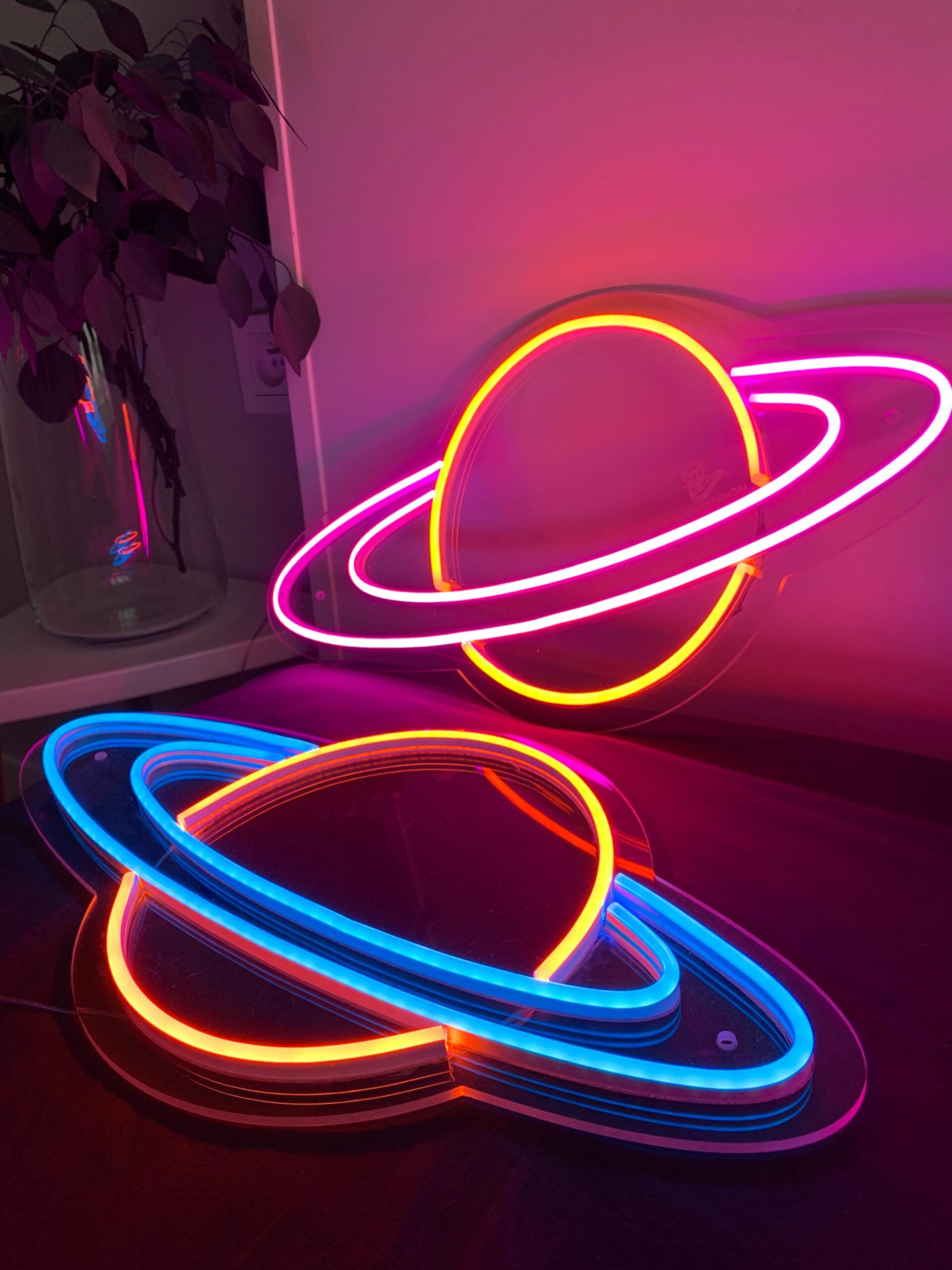 jpeg-optimizer_IMG_8243 "Planeta saturn" Neon Led - obrazek 1